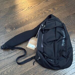 Patagonia Atom Black Sling 8L